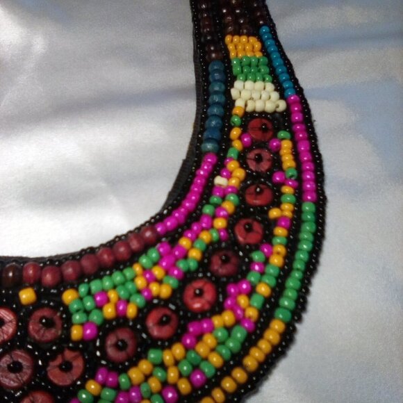 Colorful Beaded Necklace - Picture 4 of 8